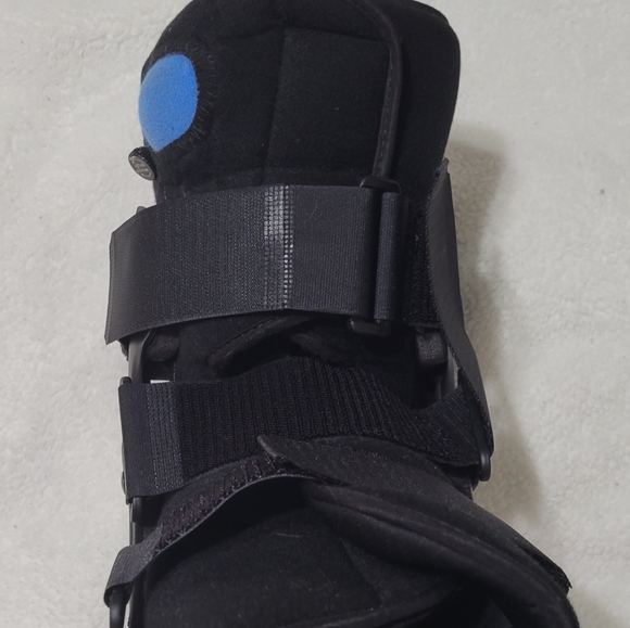 Medical boot for foot - Picture 3 of 5